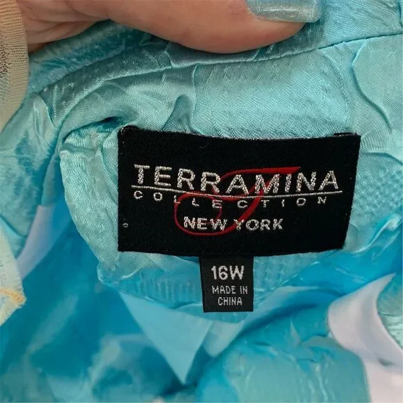 Terramina Women's Plus Size 16W - 3 Piece Jacket, purse, & Skirt Church Suit - Picture 2 of 10